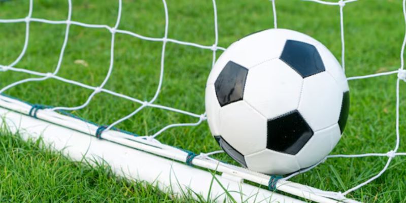 Luật Thủ Môn - Áp Dụng Tiêu Chuẩn Thi Đấu Quốc Tế 2026 4 Người gác đền kiên cường bảo vệ khung thành